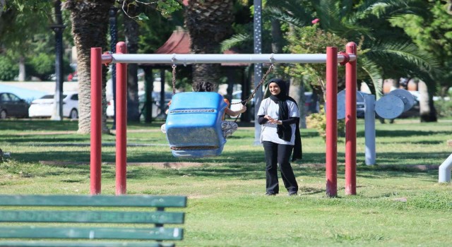 Mersinliler güneşli havanın keyfini çıkardı