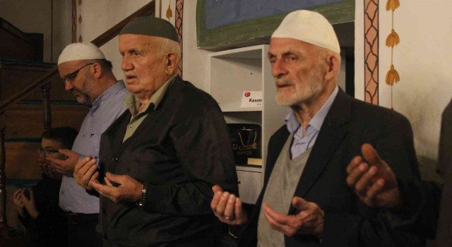 Mevlit Kandilinde eller semaya açıldı