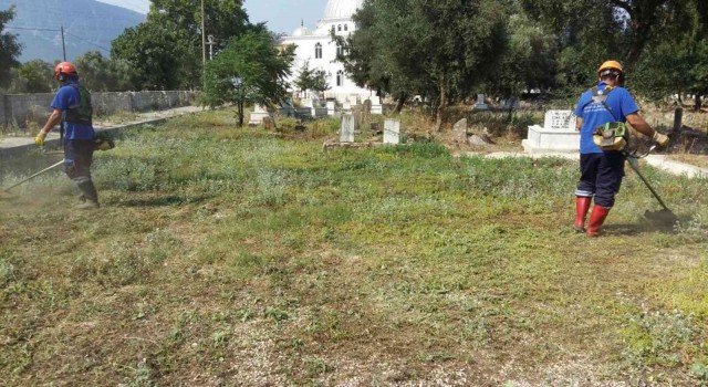 Mezarlıklarda bakım çalışması
