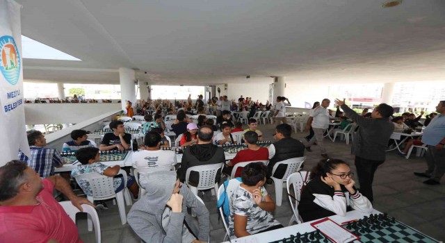 Mezitlide satranççılar hamlelerini Cumhuriyet için yaptı