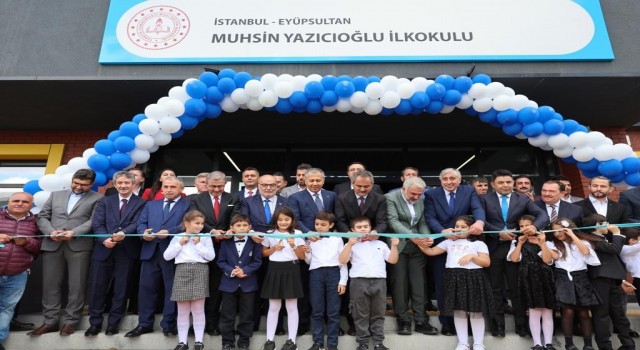 Milli Eğitim Bakanı Mahmut Özer, Eyüpsultanda okul açılışına katıldı