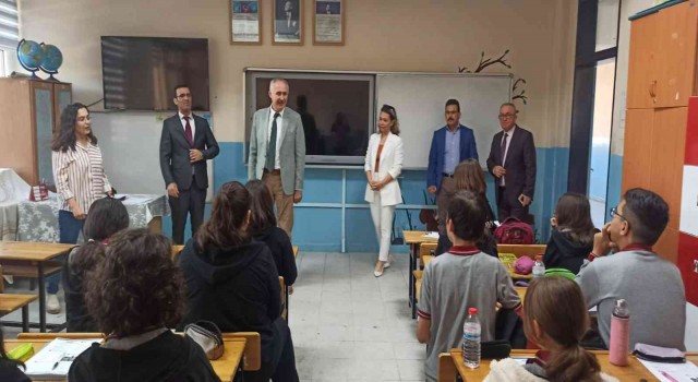 Milli Eğitim Müdürü Dikici Sarıgölde öğretmen ve öğrencilerle buluştu