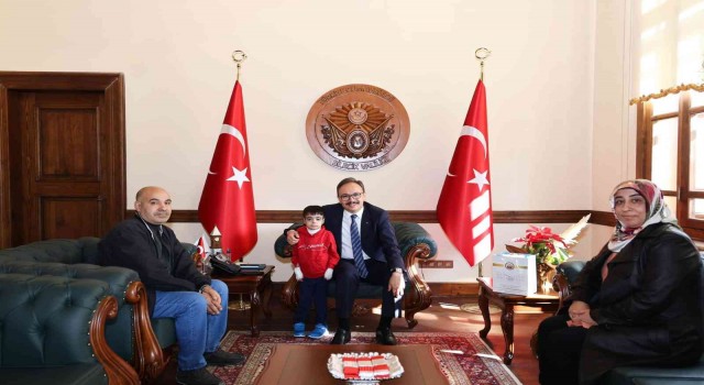 Minik Nurettin, Vali Kızılkayayı ziyaret etti