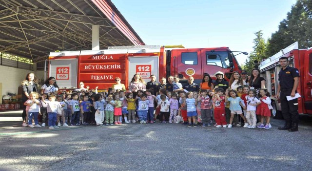 Minik öğrencilerden itfaiyeye ziyaret