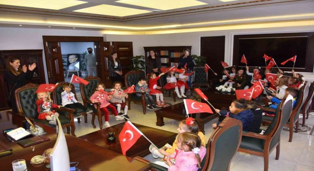 Miniklerden Başkan Bakkalcıoğluna bayram kutlaması