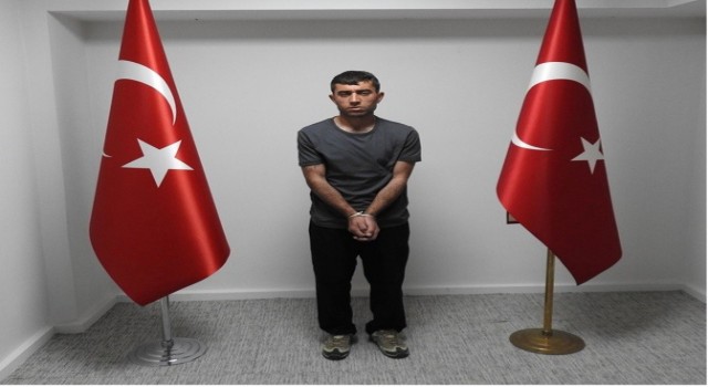MİT, Irakın kuzeyindeki Sincarda düzenlediği operasyonla PKK/KCKnın suikast biriminde sözde komutan olarak faaliyet yürüten Burhan Piçakı Türkiyeye getirdi.