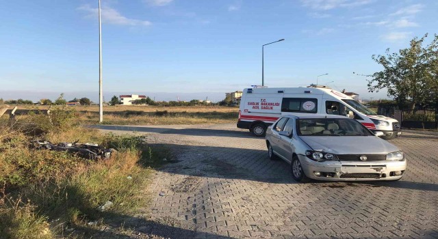 Motosiklet ile otomobil çarpıştı: 1 yaralı