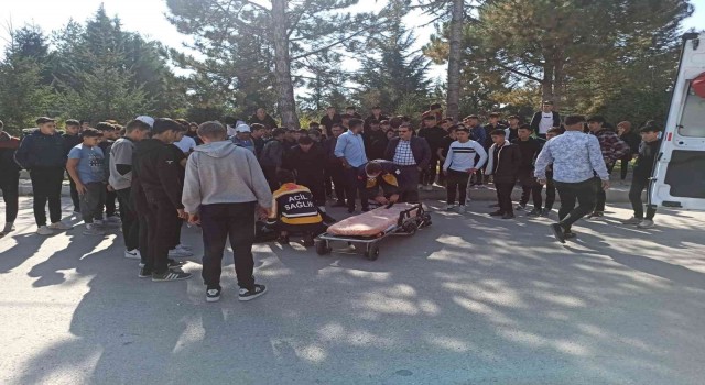 Motosikletten düşen genç ağır yaralandı