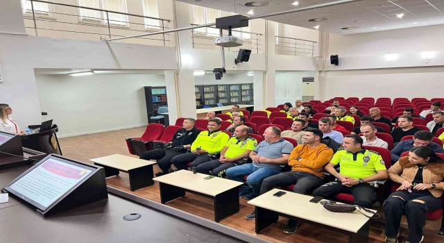 Muğlada trafik birimlerinde görevli emniyet personeli eğitimden geçiyor