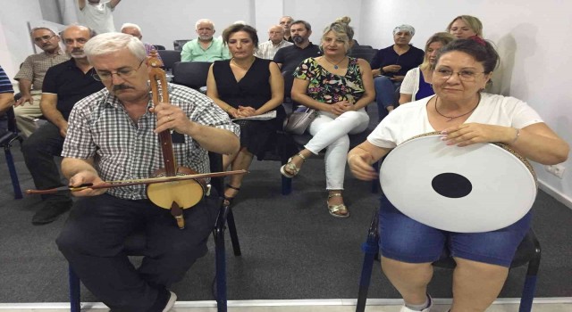 Muhtarın emekliler korosu