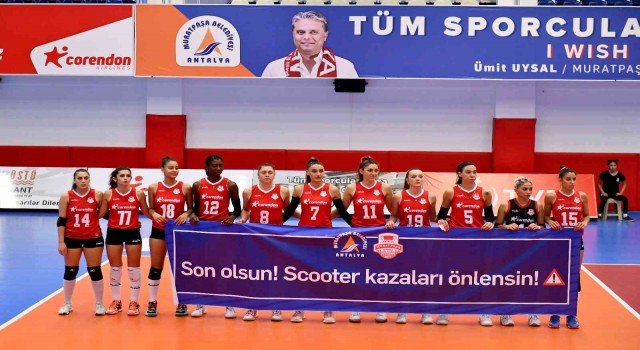 Muratpaşanın Sultanlarından anlamlı pankart