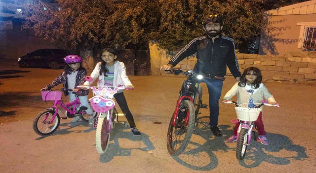 Musa öğretmen okul dışında da öğrencilerini ihmal etmiyor