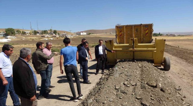 Muşta 210 köy yolu ve köy meydanı parke taşıyla döşeniyor