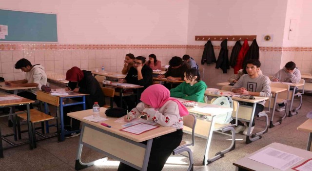 Nevşehirde TYT deneme sınavına bin 709 öğrenci katıldı