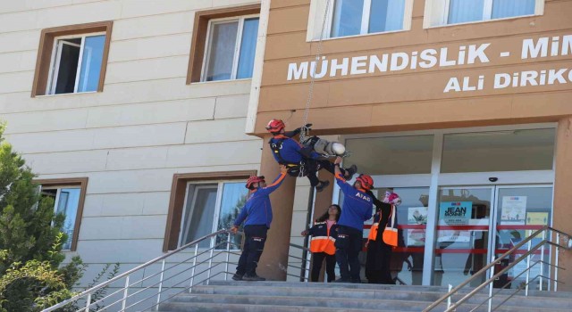 NEVÜde Yangın, Tahliye ve Kurtarma Tatbikatı yapıldı