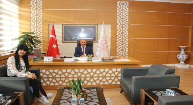 Ödüllü Öğretmen Sarıkaya, Müdür Başyiğiti ziyaret etti
