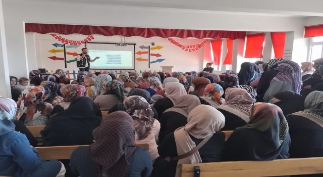 Öğrenci velililerine uyuşturucuyla mücadele eğitimi
