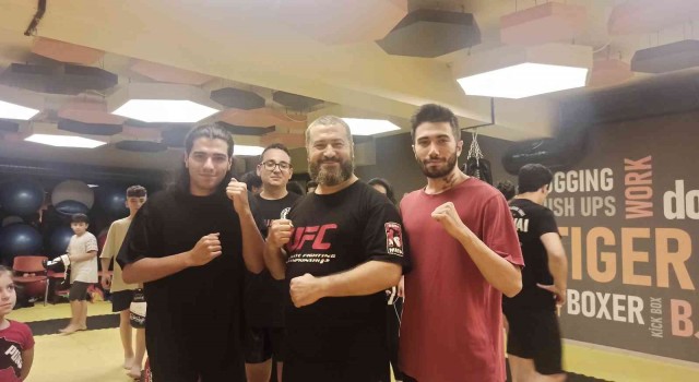 Öğrenciler boş zamanlarını muaythai ile değerlendiriyor