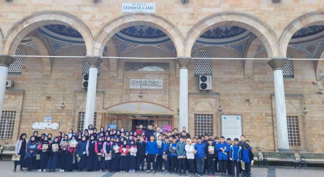 Öğrenciler camileri inceledi