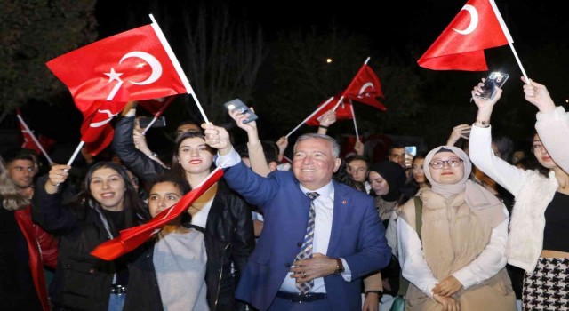 Öğrenciler cumhuriyet konseriyle coştu