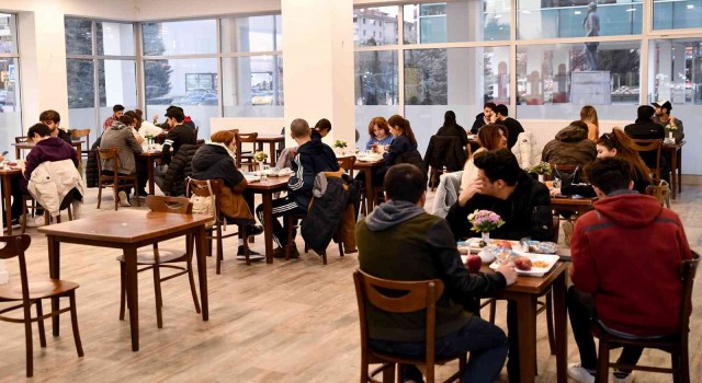 Öğrencilere yemek desteği Tepebaşında