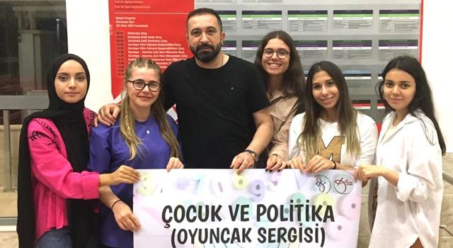 OKÜ'de Antika oyuncak koleksiyonunu sergiledi
