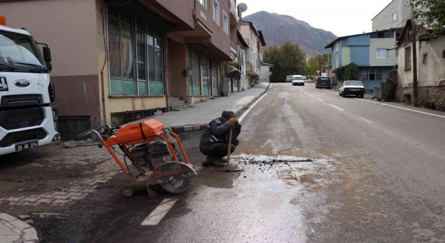 Oltuda asfaltın sıcağı kurumadan kestiler