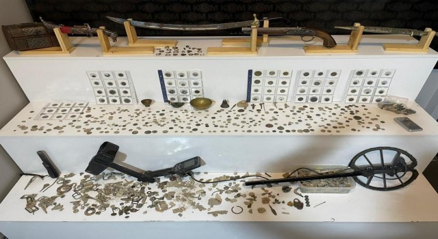 Operasyonda tarihi eser fışkırdı