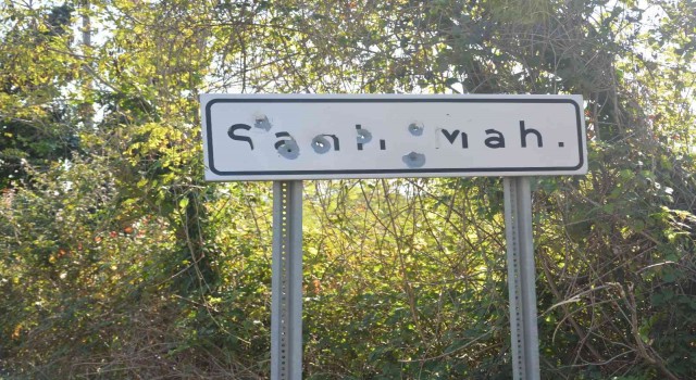 Orduda mahalle tabelasını kurşunladılar