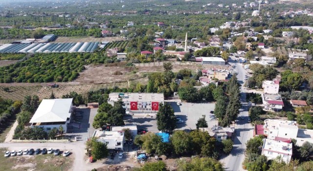 Örnek babaya vefa: Doktor oğlu köyün okuluna kütüphane yaptırdı