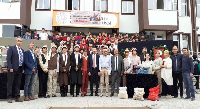 Osmancıkta yılın ahileri seçildi, ustalara şed kuşatıldı