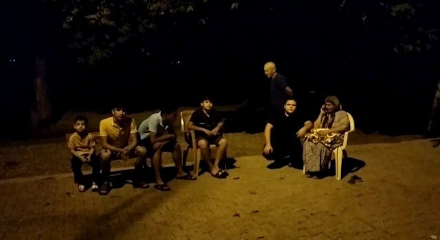 Osmaniyede deprem paniği: Vatandaşlar sokaklara döküldü