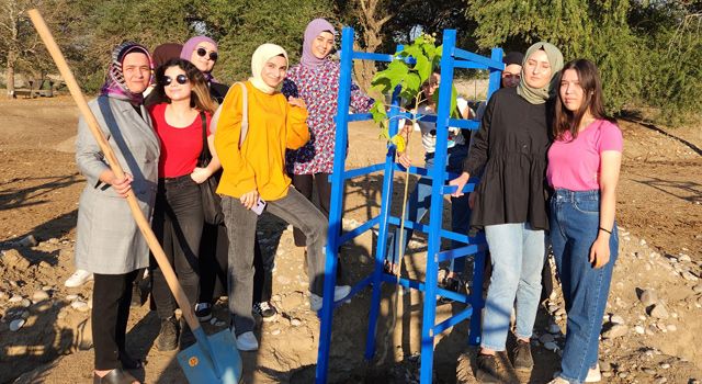 Osmaniye'de Emekli Hayvanlar Çiftliğine, kuşlar için 29 ağaç dikildi