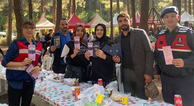 Osmaniye'de Jandarma ekipleri mesire alanında KADES’i tanıttı