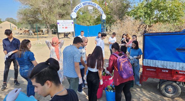 Osmaniye'de Veteriner tekniker adayları, emekli hayvanlar çiftliğinde bilgilendirildi