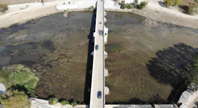 Ot ve sazlıklardan temizlenen Tunca Nehri kuruma noktasına geldi