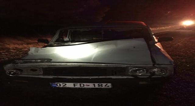 Otomobil tıra arkadan çarptı: 6 yaralı