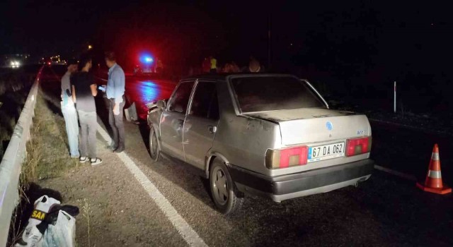 Otomobil traktöre arkadan çarptı: 2 yaralı