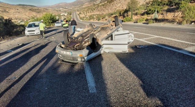 Otomobilin arkadan çarptığı araç takla attı: 2 yaralı