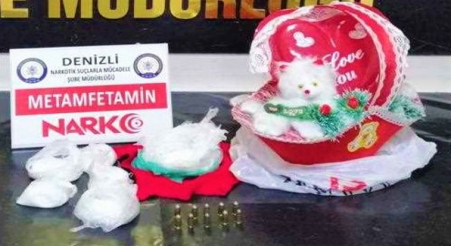 Oyuncak bebek içerisinden uyuşturucu madde çıktı