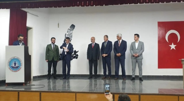 Özalp Müftülüğünden gençlere umre hediyesi