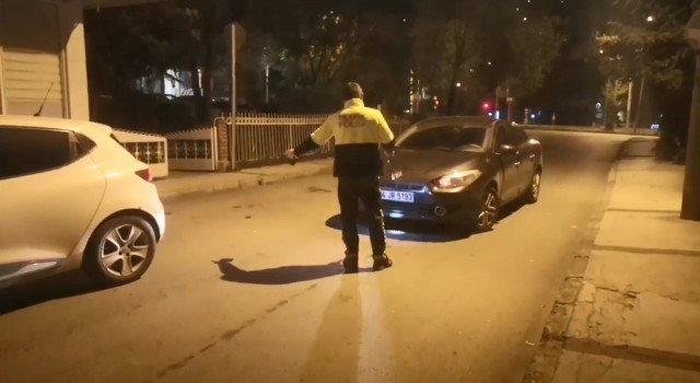(Özel) Uygulama noktasında polisi gören sürücü böyle kaçtı