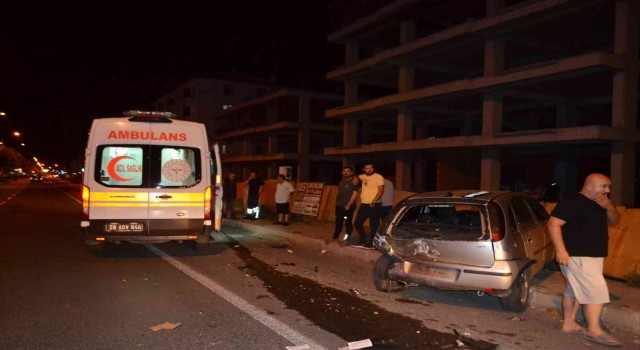 Park halindeki araca çarpan alkollü sürücü yaralandı