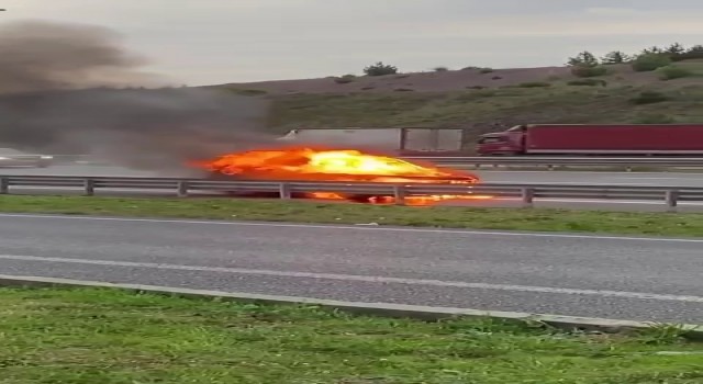 Patlamasını bekliyoruz diyerek alev alev yanan cipi kayda aldı