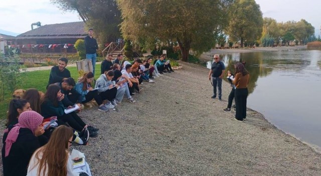 PAÜlü öğrenciler Acıpayamda arazi çalışması gerçekleştirdi