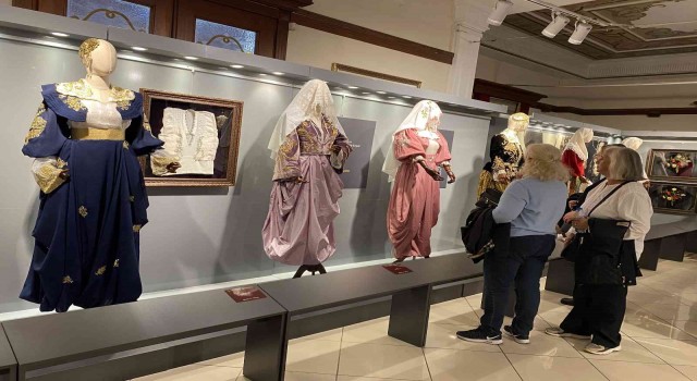 Pendikte Boşnak Halk Kıyafetleri görücüye çıktı