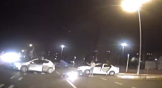 Pendikte kaza yapan sürücüler yol ortasında tartıştı