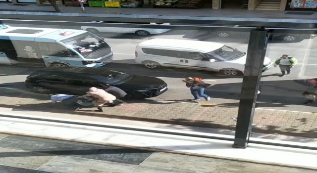 Pendikte minibüs şoförü ile yolcu arasındaki kavga kamerada