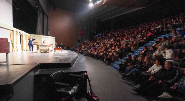 “Plastik Aşklar” Başakşehirde sahnelendi