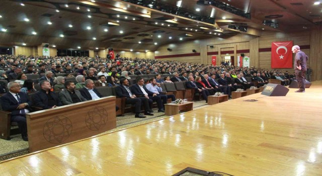 Polis Başmüfettişi Sula ile eski TEM Daire Başkanı Aslandan polislerle söyleşi